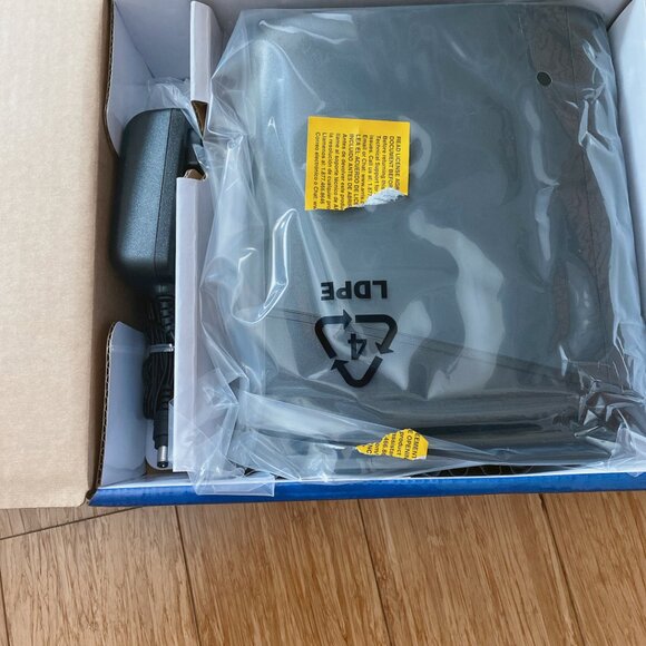 ARRIS - SURFboard DOCSIS 3.1 Multi-Gig Cable Modem & Wi-Fi 6 Router Combo - Picture 3 of 5